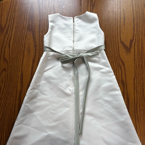 ❄️DONATING SOON! Swea Pea and lily Charming White Kids Dress with Gray Bow Sz 6 - Picture 5 of 10
